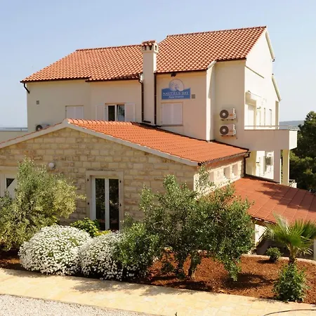 Casa-Gorma At The Beach, Apartment 140 * Jelsa (Hvar)